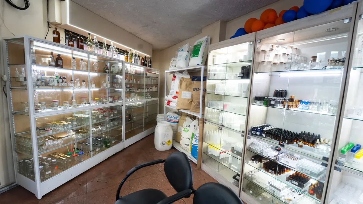 Interior de la tienda QuimiGroup